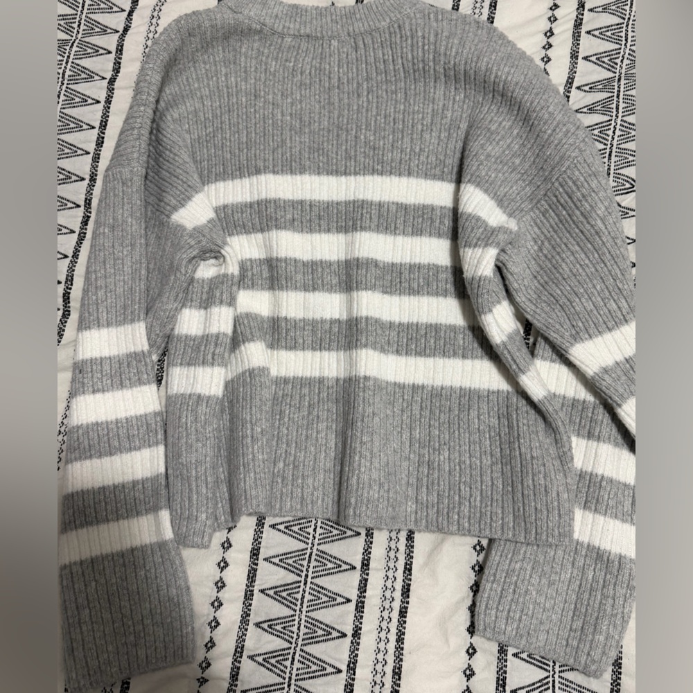 Pinque Cropped Sweater - Picture 2 of 4